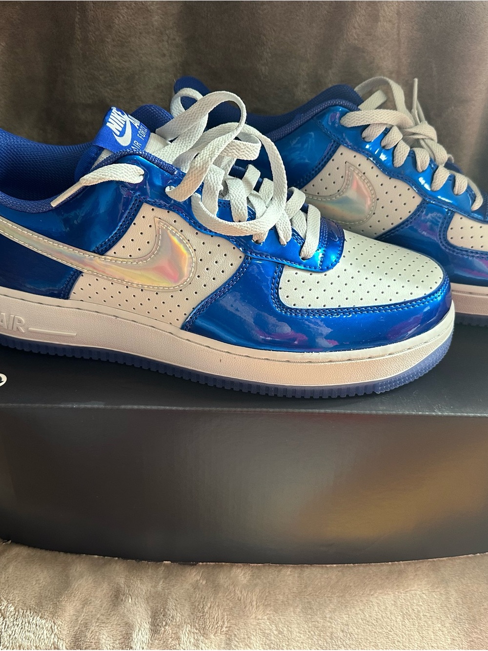 Nike Kids Blue and White Low-Top Sneakers with Iridescent Swoosh
